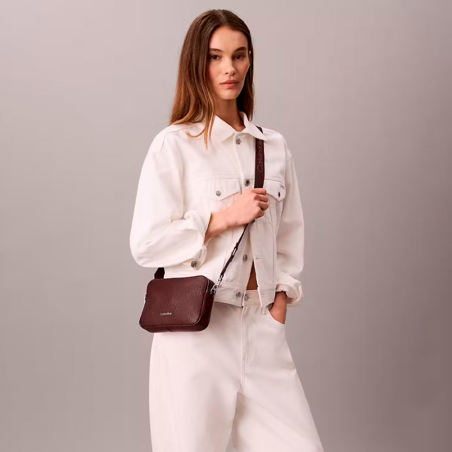 bolso-camara-con-correa-con-logo bolso-camara-con-correa-con-logo