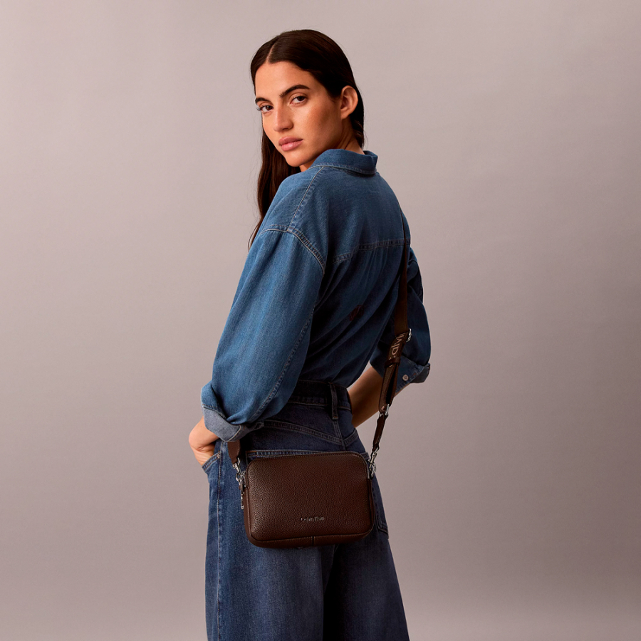 bolso-camara-con-correa-con-logo bolso-camara-con-correa-con-logo