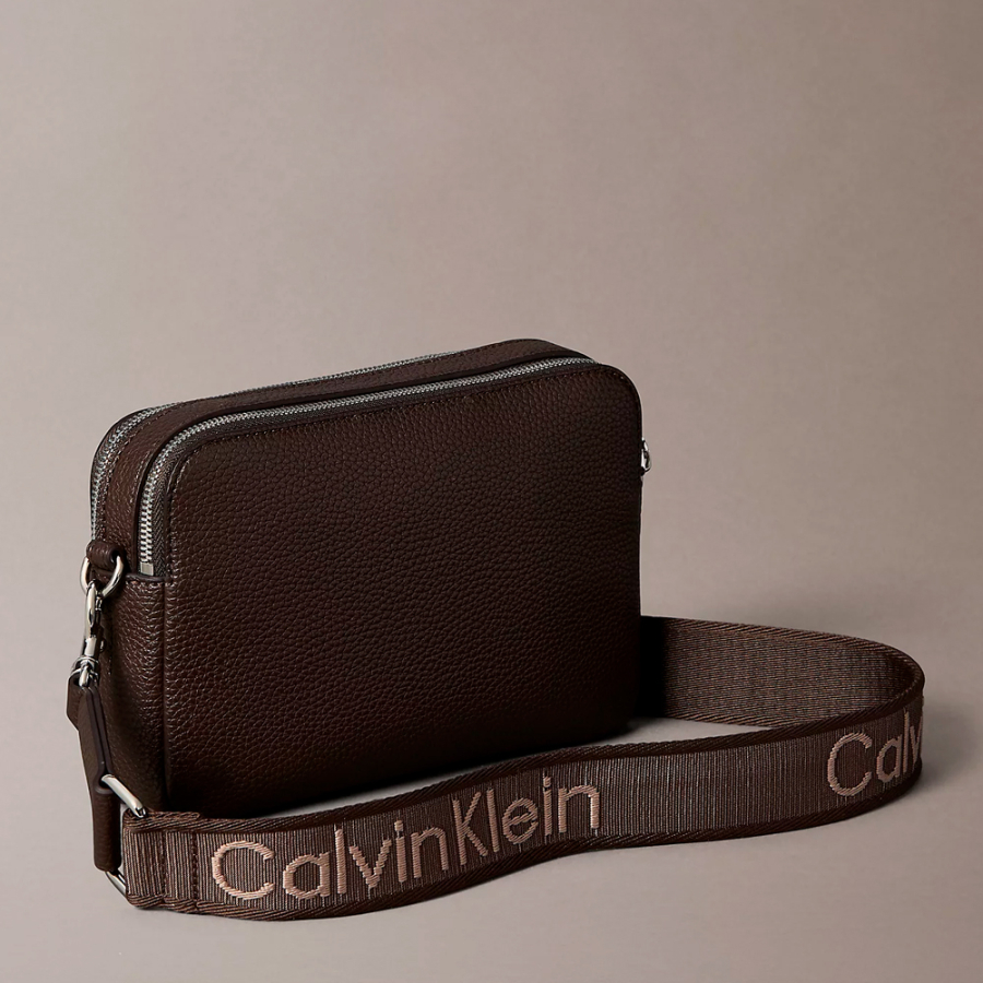 bolso-camara-con-correa-con-logo bolso-camara-con-correa-con-logo