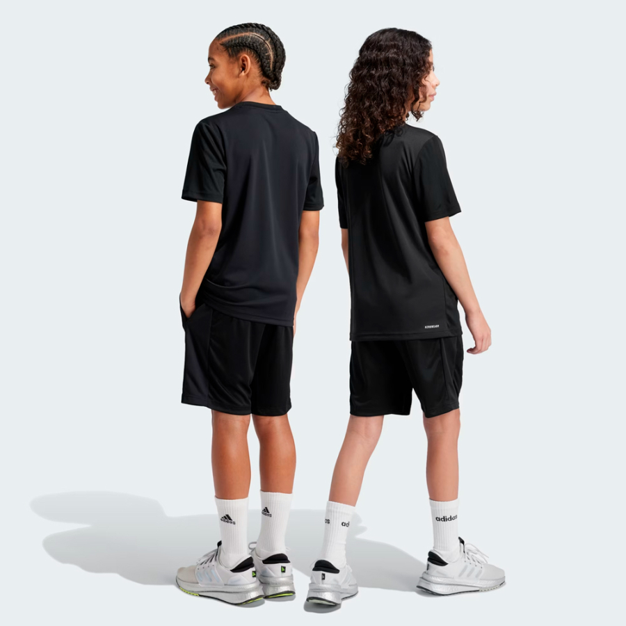 logo-short-train-essentials-regular-fit-per-adolescenti