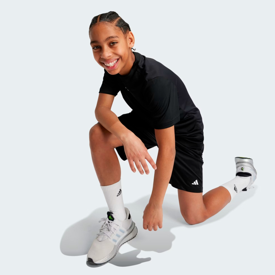 logo-short-train-essentials-regular-fit-per-adolescenti