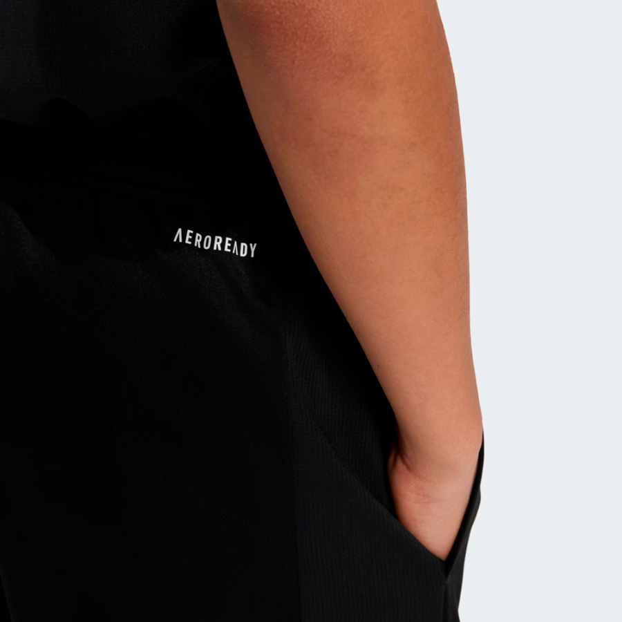 logo-short-train-essentials-regular-fit-per-adolescenti