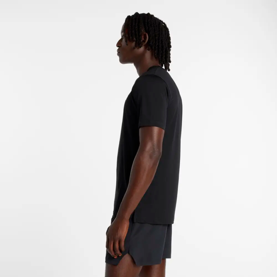t-shirt-sportiva-essenziale-e-multiuso
