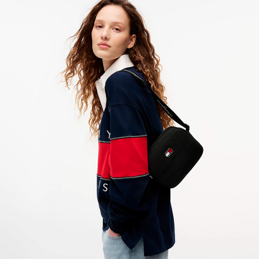bolso-mensajero-essential-con-inscripcion bolso-mensajero-essential-con-inscripcion