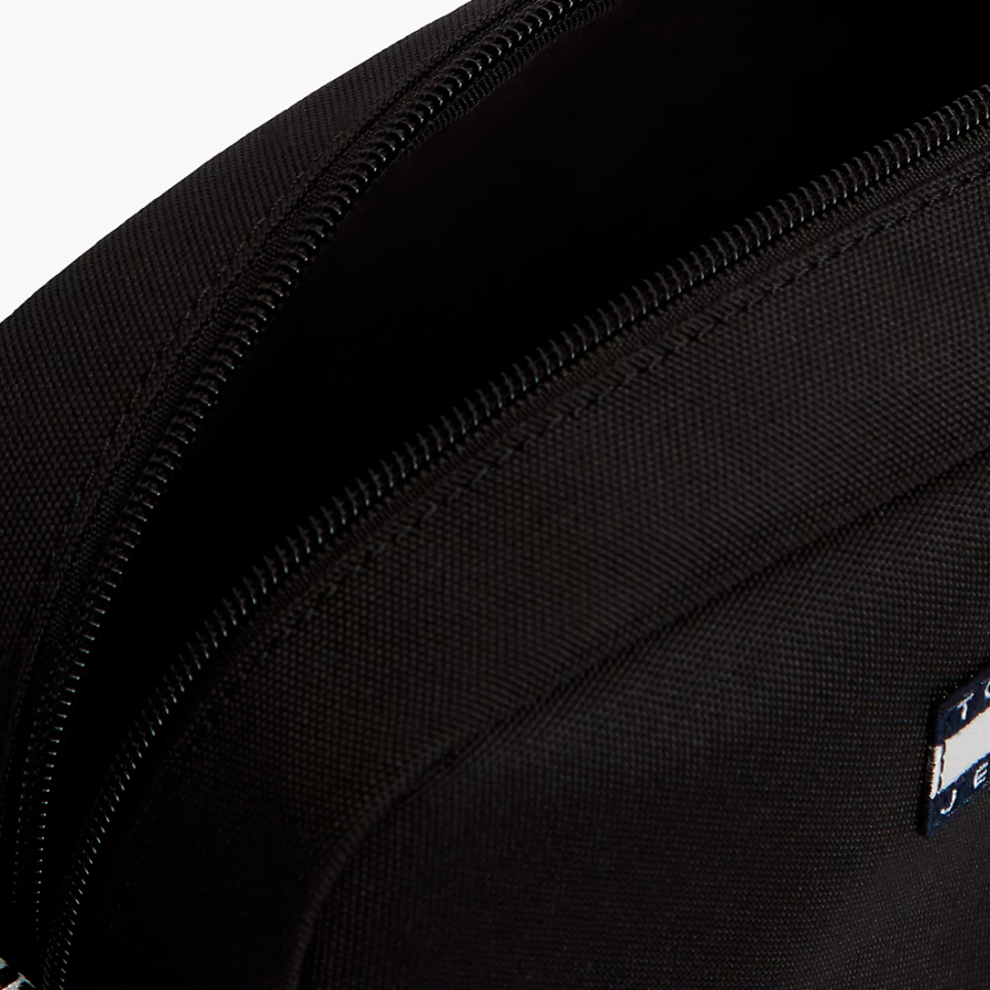 bolso-mensajero-essential-con-inscripcion bolso-mensajero-essential-con-inscripcion