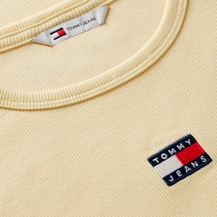 camiseta-slim-acanalada-con-parche-de-tommy