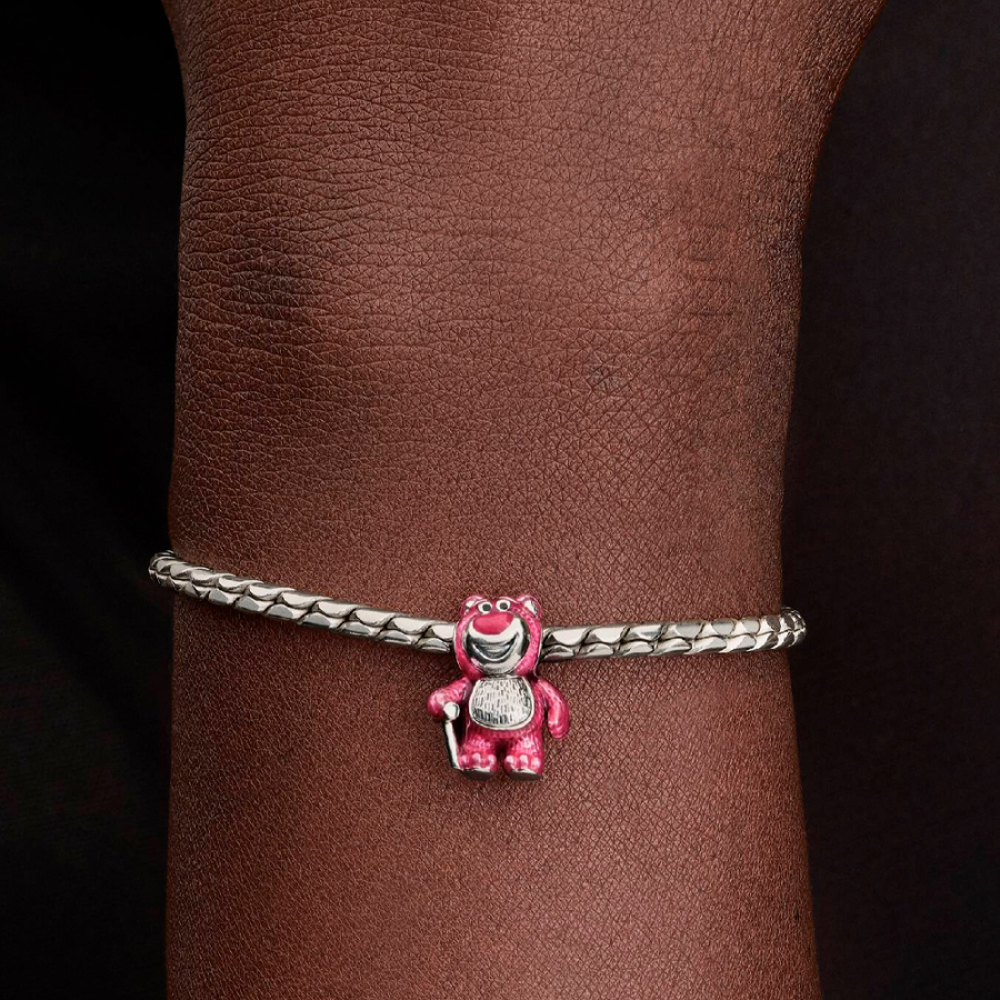 ciondolo-profumato-alla-fragola-dell-orso-lotso-cattivo-della-disney-pixar-794740c01 ciondolo-profumato-alla-fragola-dell-orso-lotso-cattivo-della-disney-pixar-794740c01