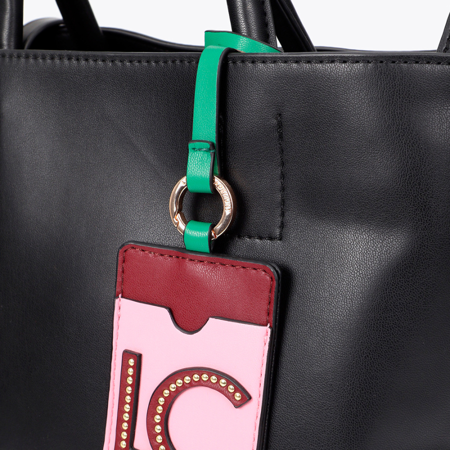 sac-cabas-avec-pendentif-contrastant sac-cabas-avec-pendentif-contrastant