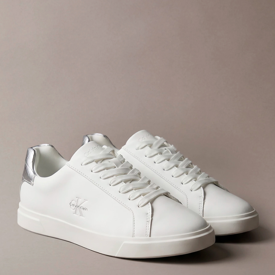 zapatillas-de-piel-con-logo-distintivo