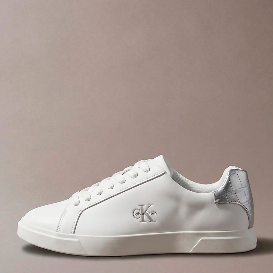 ledersneaker-mit-markantem-logo
