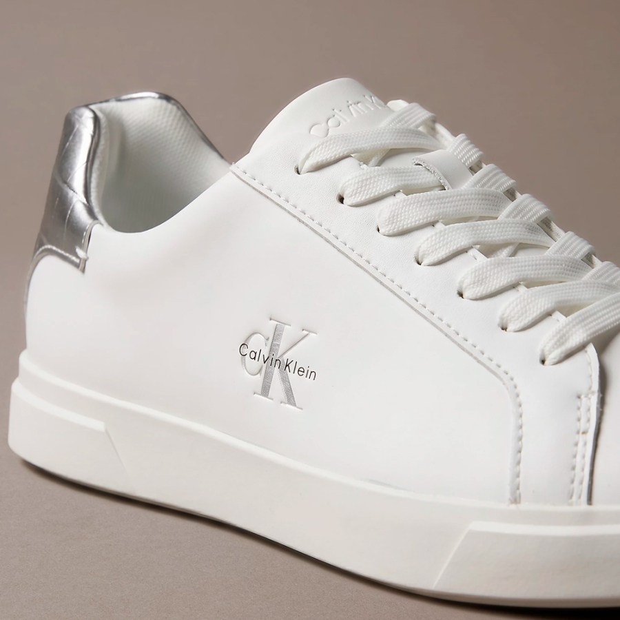 zapatillas-de-piel-con-logo-distintivo