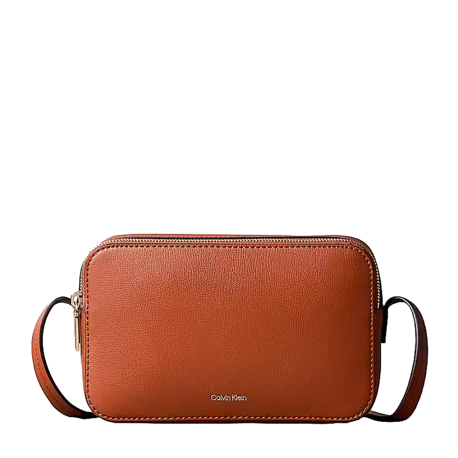 bolso-bandolera-tipo-camara-con-logo-en-lamina