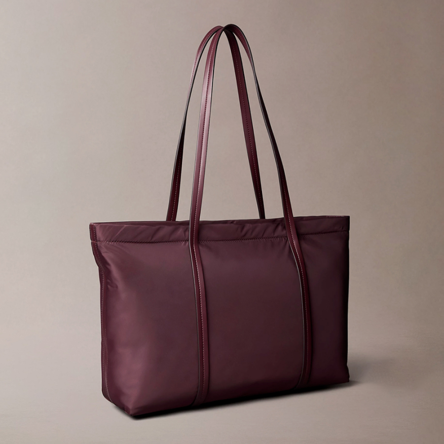 sac-fourre-tout-avec-logo-monogramme-en-relief