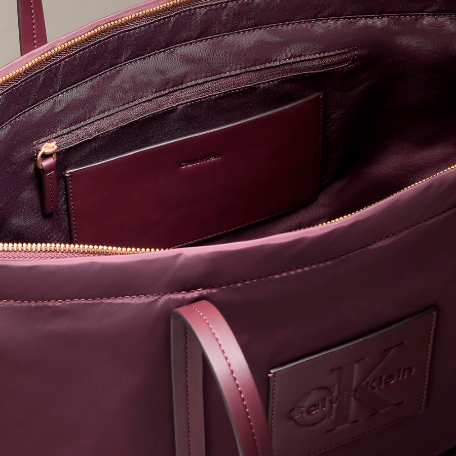 sac-fourre-tout-avec-logo-monogramme-en-relief