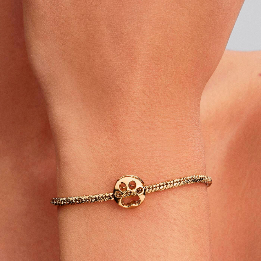filigree-footprint-charm-768869c00 filigree-footprint-charm-768869c00