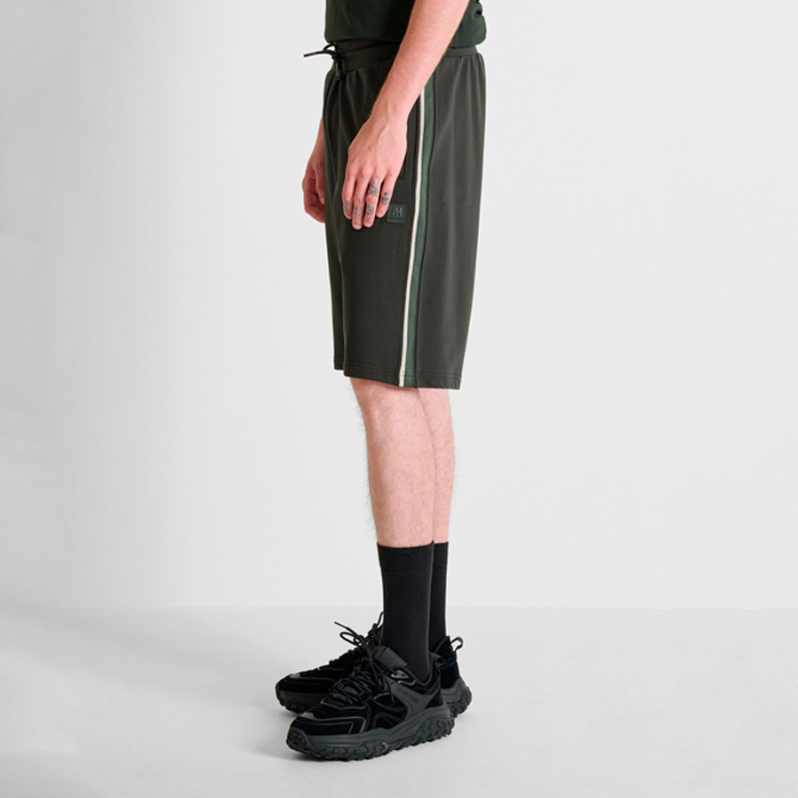 regular-fit-shorts-with-patch regular-fit-shorts-with-patch