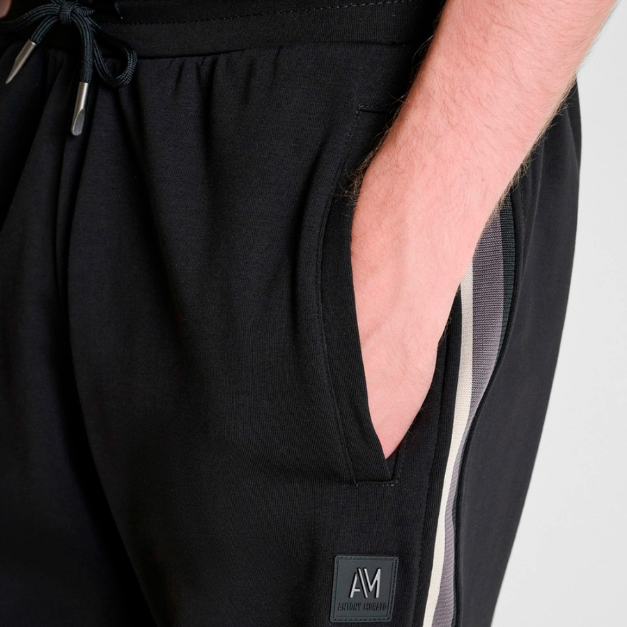 regular-fit-shorts-with-patch
