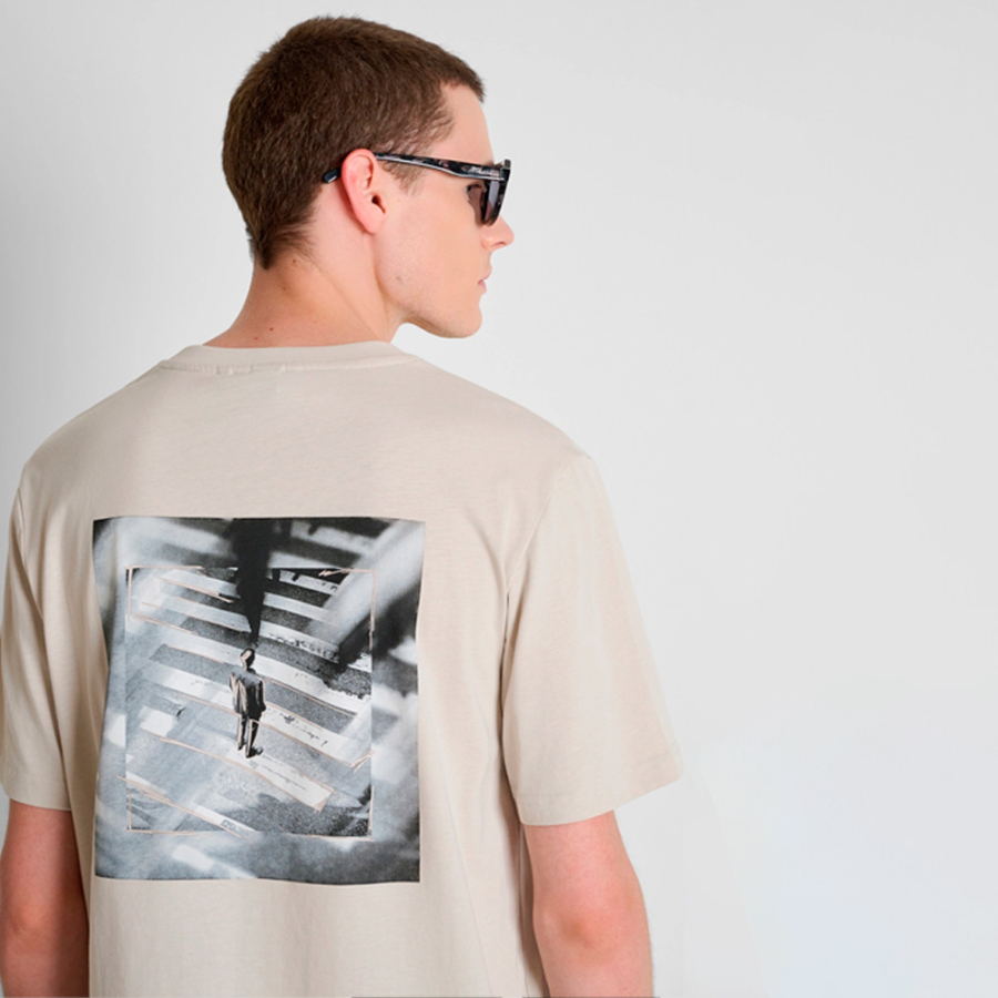 lassiges-t-shirt-mit-aufdruck lassiges-t-shirt-mit-aufdruck