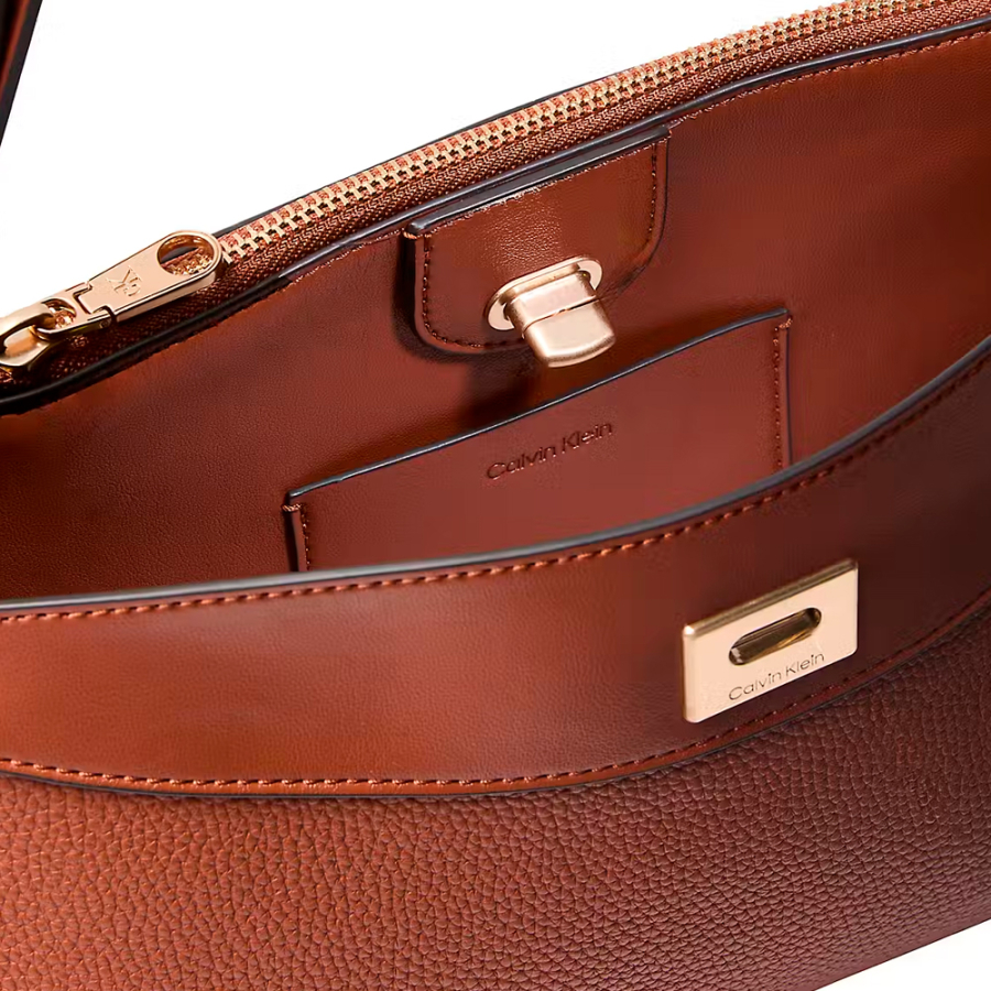 bolso-de-hombro-con-cierre-giratorio-distintivo bolso-de-hombro-con-cierre-giratorio-distintivo