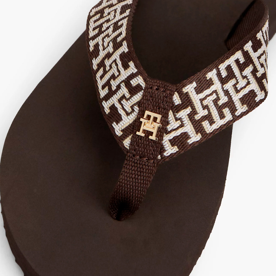 chanclas-con-tira-trenzada-y-monograma-th