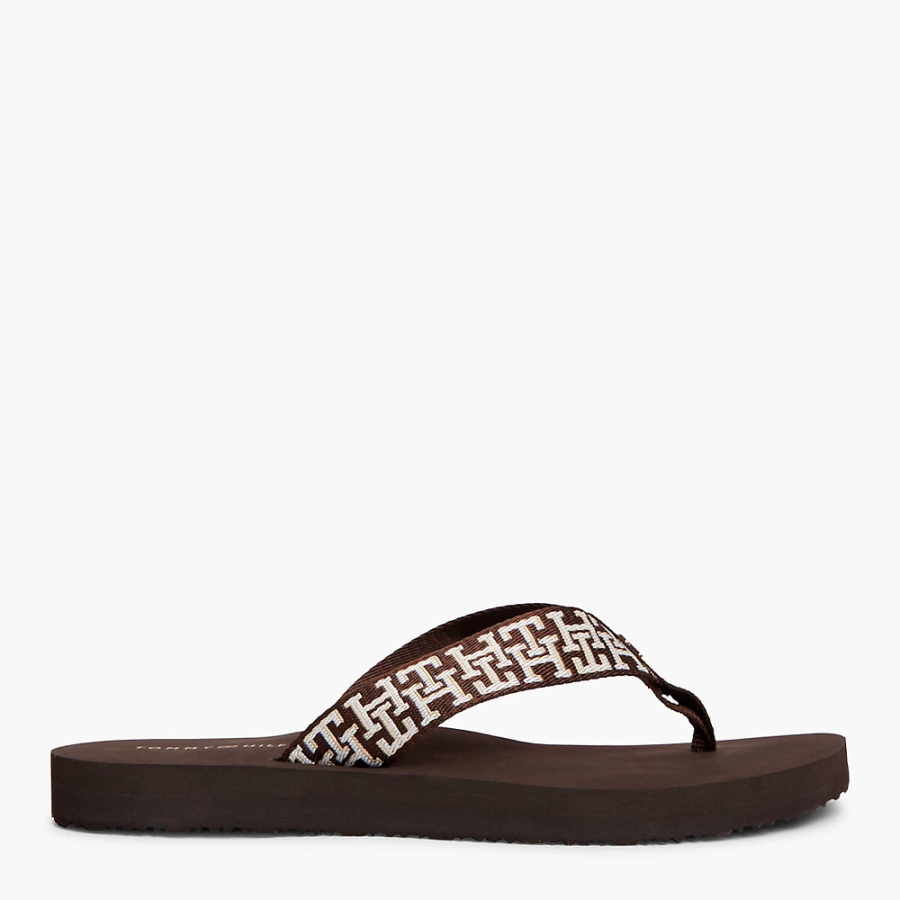 chanclas-con-tira-trenzada-y-monograma-th