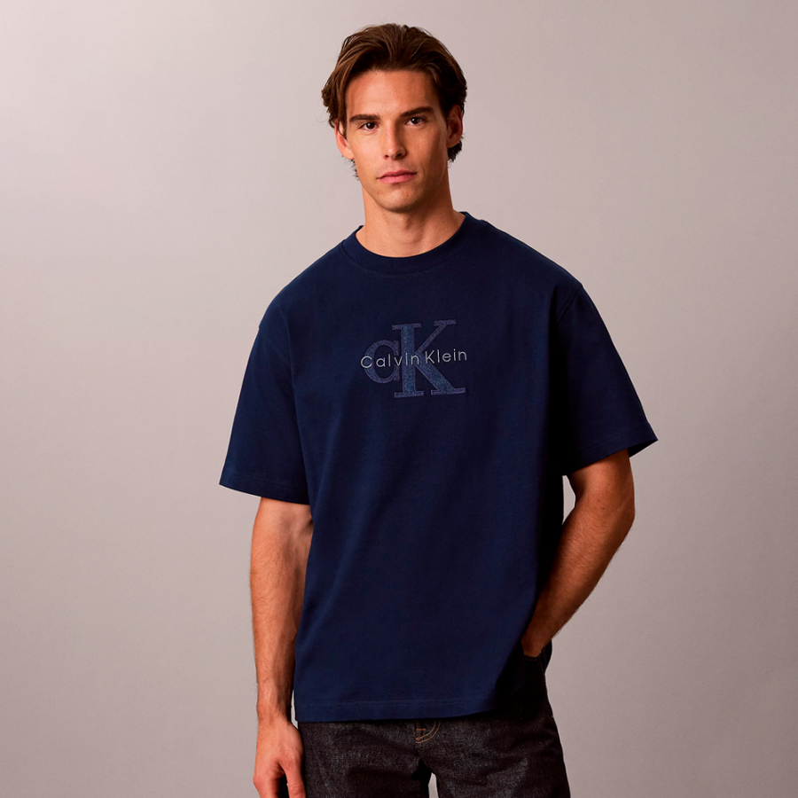 loose-fitting-t-shirt-with-logo-applique