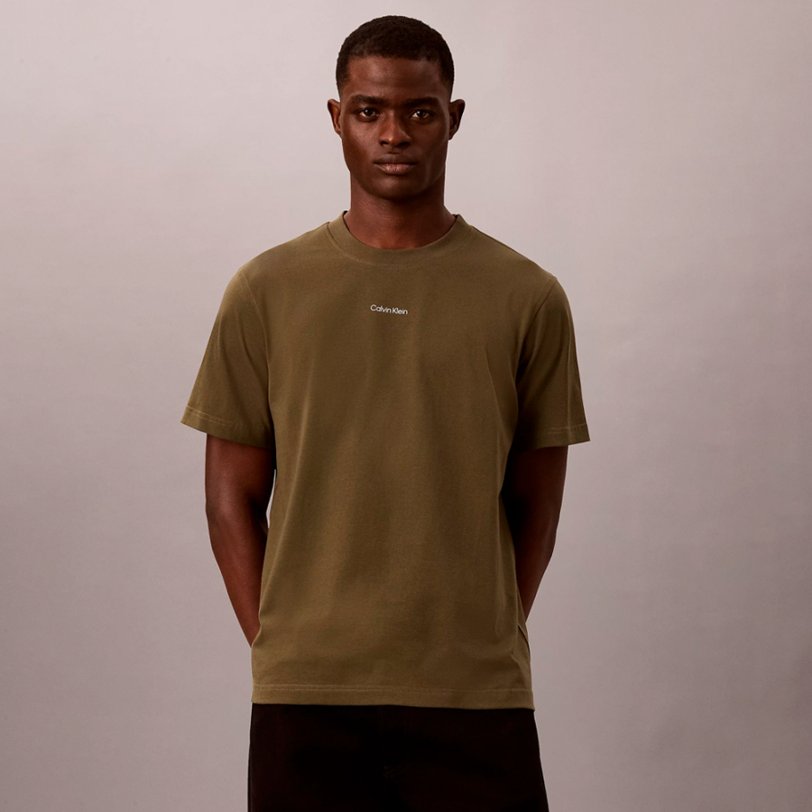 loose-fitting-t-shirt-with-logo-on-the-back