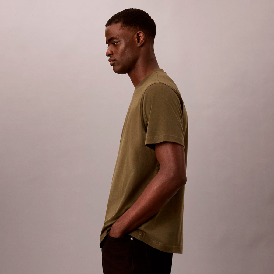 loose-fitting-t-shirt-with-logo-on-the-back