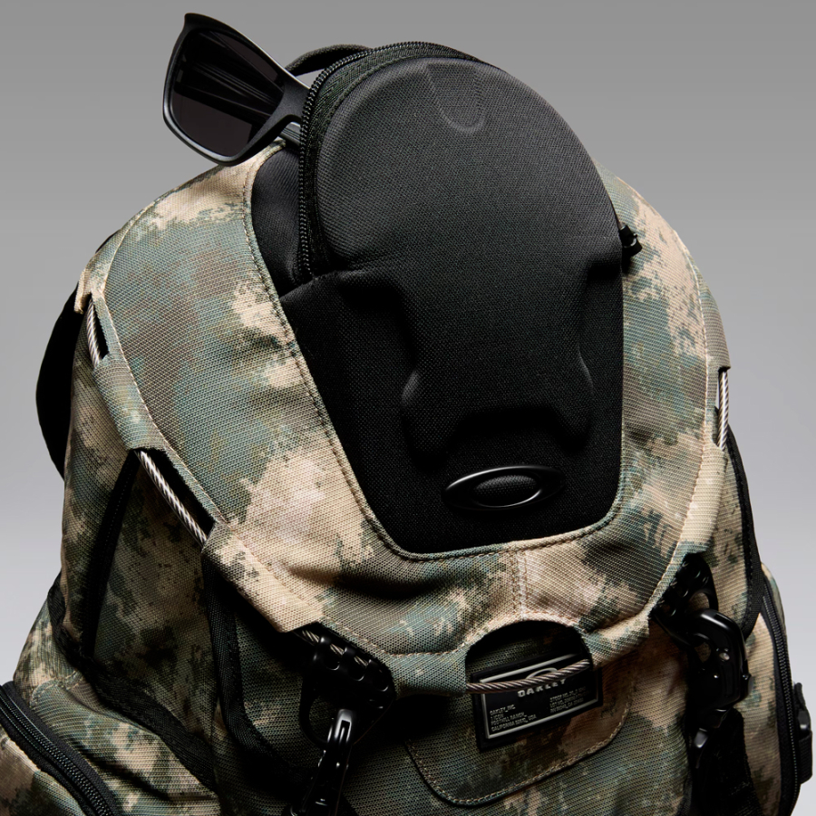 backpack-bathroom-sink